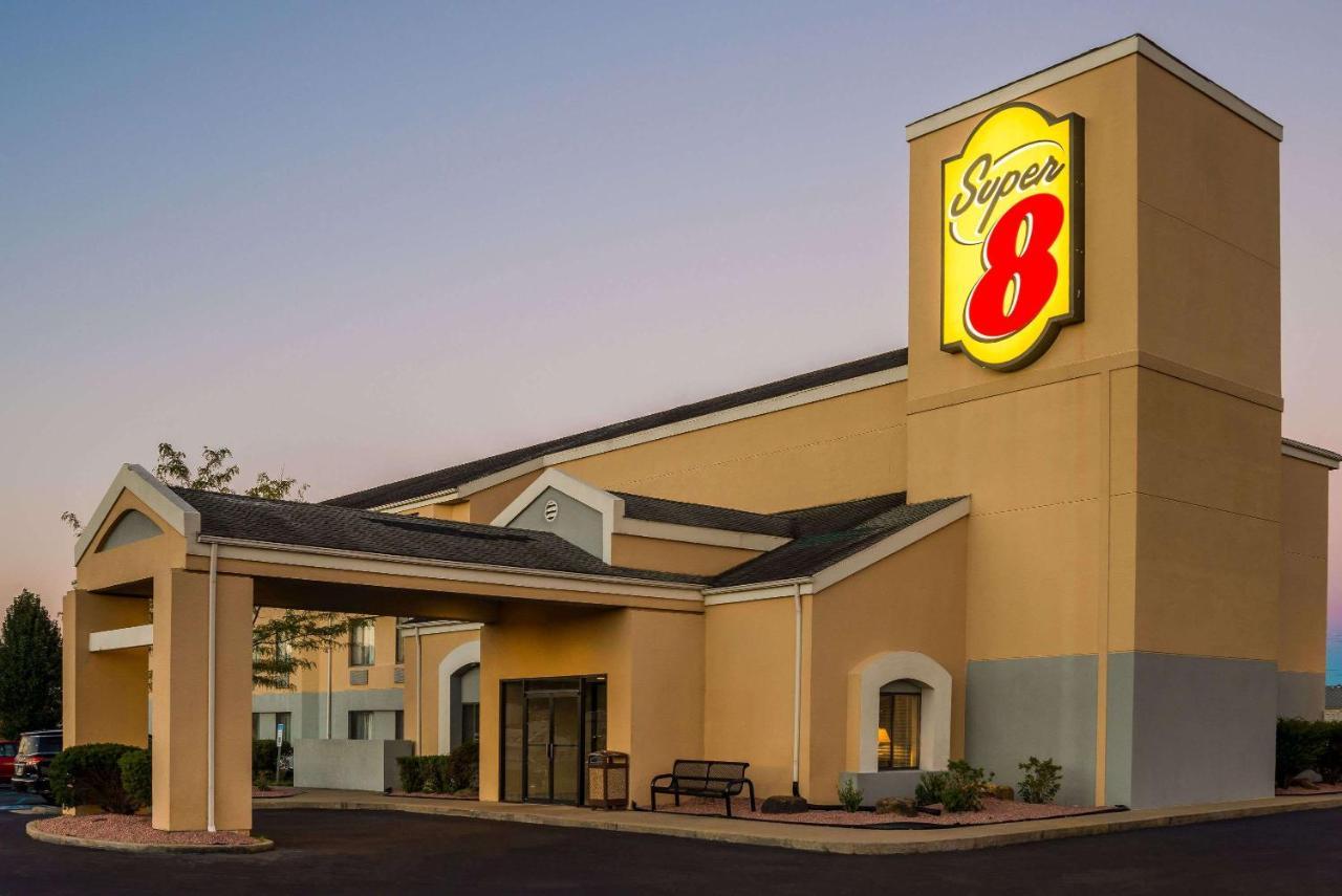 Super 8 By Wyndham Jasper Hotel Exterior photo
